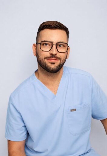 lek. Wiktor Socha Ortopeda Absolwent Wydziału Lekarskiego Collegium Medicum Uniwersytetu Jagiellońskiego